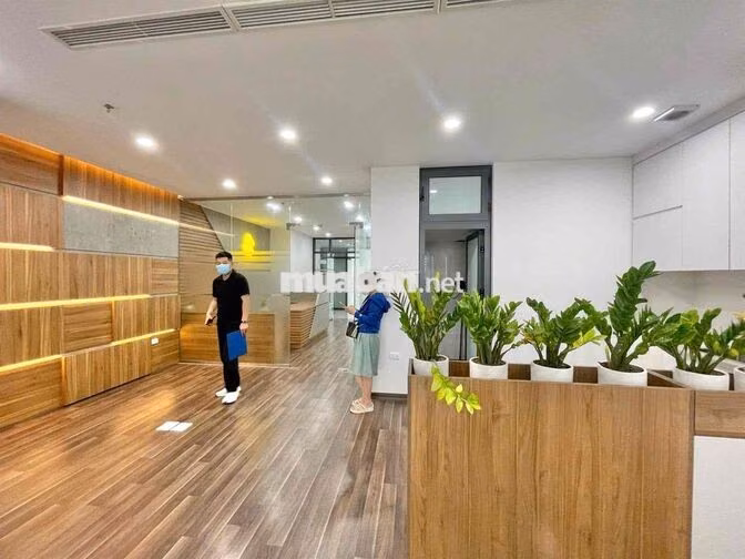 Cho thuê văn phòng giá cực rẻ 110m2 giá chỉ 16t chỗ để xe thoải mái