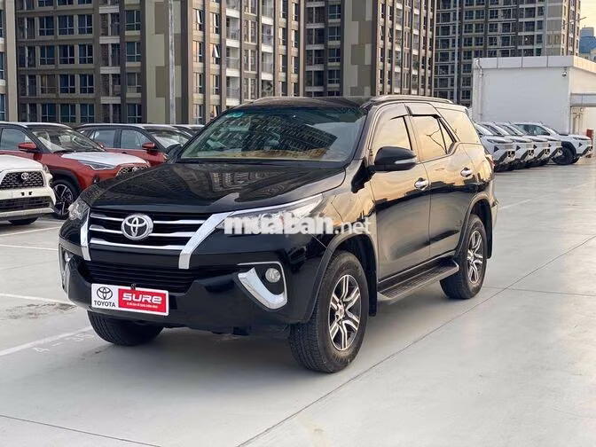 Toyota Fortuner 2.7V AT 2017 Đen 90.000km