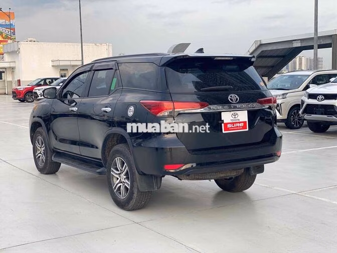 Toyota Fortuner 2.7V AT 2017 Đen 90.000km