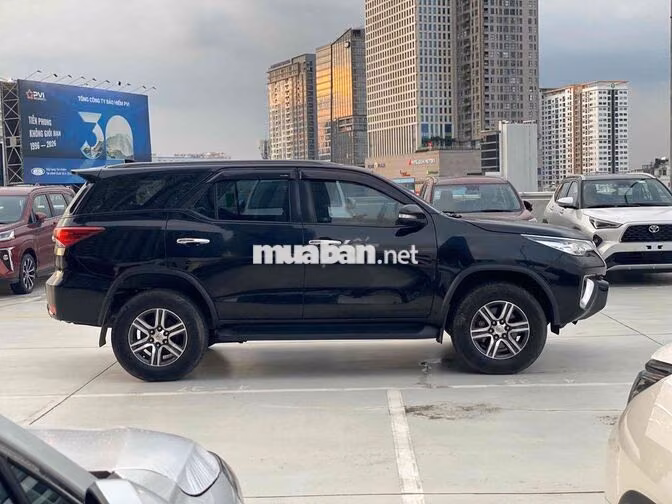 Toyota Fortuner 2.7V AT 2017 Đen 90.000km