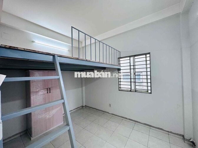 Ngay Etown Gác Cao phòng thoáng mát cửa sổ trời đón ánh sáng tốt