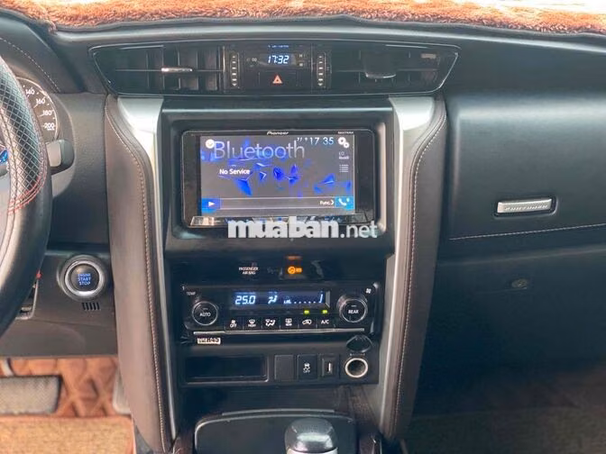 Toyota Fortuner 2.7V AT 2017 Đen 90.000km