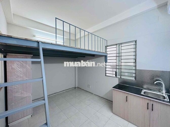 Ngay Etown Gác Cao phòng thoáng mát cửa sổ trời đón ánh sáng tốt