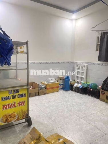 nhà nguyên căn còn dư 1 phòng cho thuê, nhà măt tiền đường linh đông.
