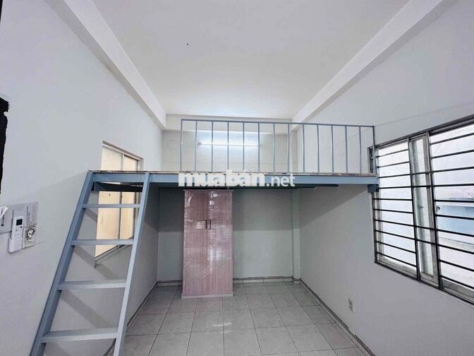 Ngay Etown Gác Cao phòng thoáng mát cửa sổ trời đón ánh sáng tốt