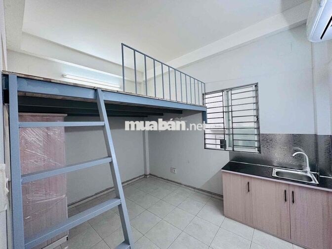 Ngay Etown Gác Cao phòng thoáng mát cửa sổ trời đón ánh sáng tốt