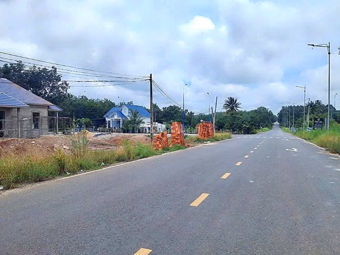 6X41, góc Cao Bá Quát - Lê Duẩn, giá chỉ  1.2 tỷ.
