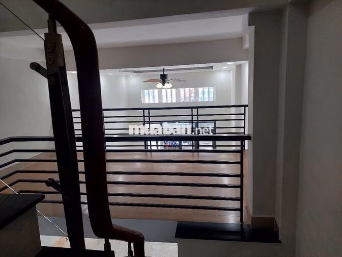 NHÀ 1 TRỆT 2 LẦU 3PN 2WC - NGAY LÒNG CHỢ - KD ĐA NGHỀ, LINH XUÂN
