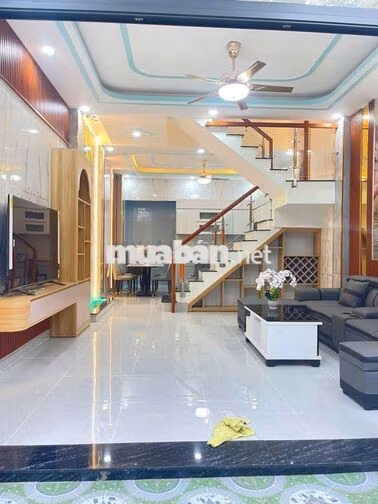 Chính Chủ bán nhà 3 tầng gần chợ đầu mối Thủ Đức