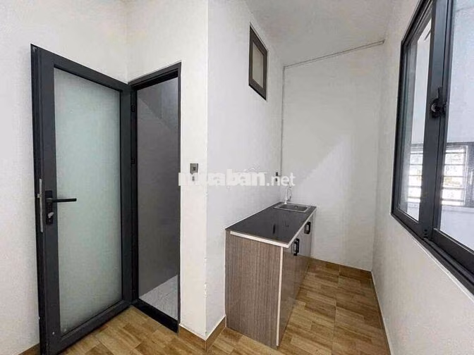 TRỐNG STUDIO TÁCH BẾP KẾ BÊN AEON PHÚ GIÁ RẺ PHÒNG THẬT CỬA SỔ THOÁG
