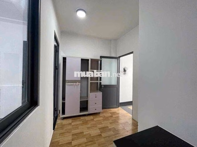 TRỐNG STUDIO TÁCH BẾP KẾ BÊN AEON PHÚ GIÁ RẺ PHÒNG THẬT CỬA SỔ THOÁG