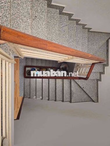 cần bán gấp căn nhà 3 lầu giá tốt nhì thị trường
