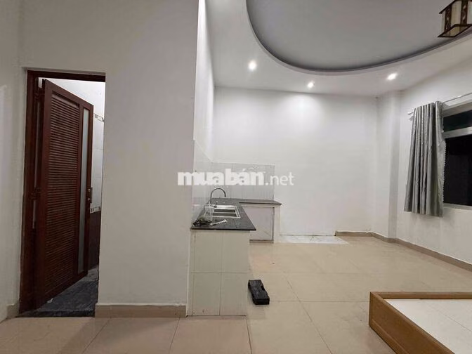 CHDV tầng trệt - Full nội thất 40m2 - sân sau rộng- trống sẵn ở liền