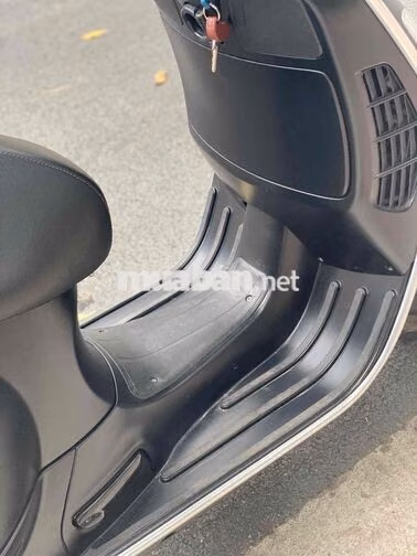Vespa GTS 125ie 2010 chính chủ biển SG dọn đẹp