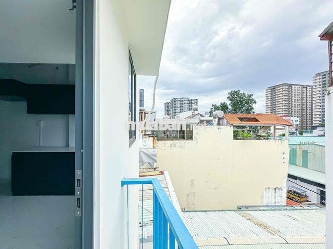 DUPLEX BANCON 100% MỚI XÂY ĐƯỜNG LÂM VĂN BỀN, GẦN ĐH UFM