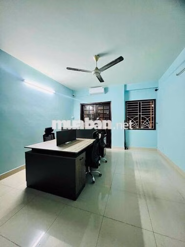 Cho Thuê Nhà Ngay Cầu An Lộc DT 4,5x23m 1Trệt 2Lầu 4Pn 4Wc Sân Thượng