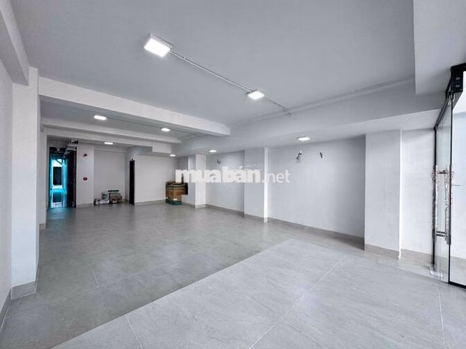 Mặt bằng kinh doanh mới 100% mặt tiền Huỳnh Tấn Phát Quận 7 sát PMH Q4