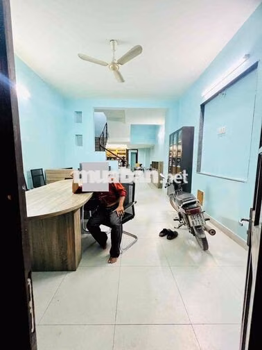 Cho Thuê Nhà Ngay Cầu An Lộc DT 4,5x23m 1Trệt 2Lầu 4Pn 4Wc Sân Thượng