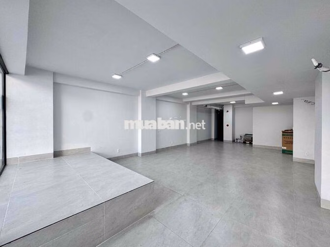 Mặt bằng kinh doanh mới 100% mặt tiền Huỳnh Tấn Phát Quận 7 sát PMH Q4