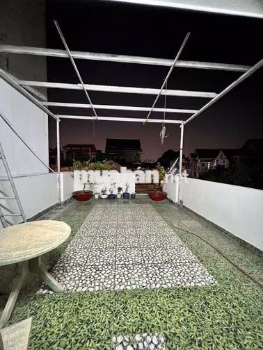 Cho Thuê Nhà Ngay Cầu An Lộc DT 4,5x23m 1Trệt 2Lầu 4Pn 4Wc Sân Thượng