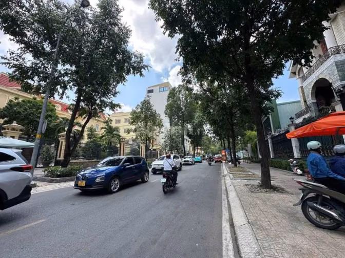 Cho Thuê Biệt Thự 6B Lê Quý Đôn, Quận 3 - Ngang 10m - Trung Tâm Quận 3