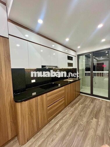 Căn hộ tại tòa CT2 Bắc Linh Đàm:  - Diện tích: 82m²  -Thiết kế: 3N2WC
