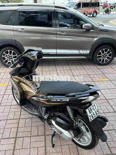 [HCMHonda Airblade 2013 Đen vàng máy bao êm ngon !