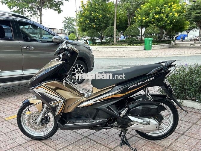 [HCMHonda Airblade 2013 Đen vàng máy bao êm ngon !