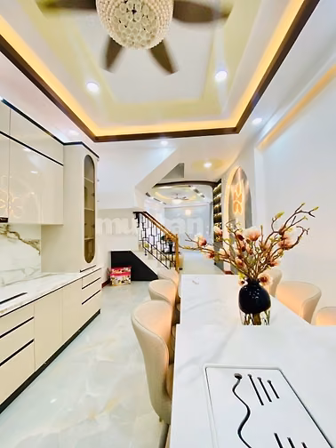 Nhà Đẹp Full Nội Thất - Cách Mạng Tháng 8 Quận 10 41M2 5 Tầng - 9 Tỷ x