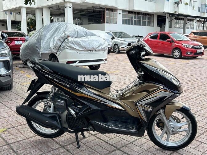 [HCMHonda Airblade 2013 Đen vàng máy bao êm ngon !