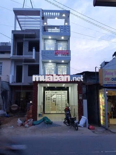 Cho thuê nhà nguyên căn 453a Nguyễn Ảnh Thủ 300m2, 5PN, 3WC