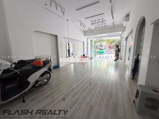 Mặt bằng kinh doanh mặt tiền đường CMT8