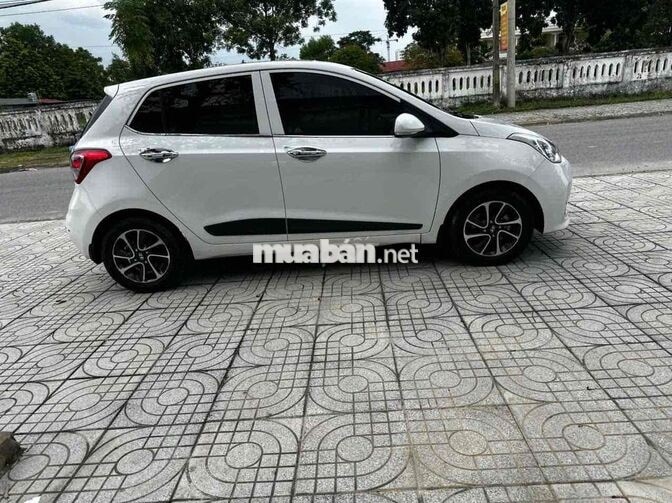 Hyundai Grand i10 Trắng 5 chỗ