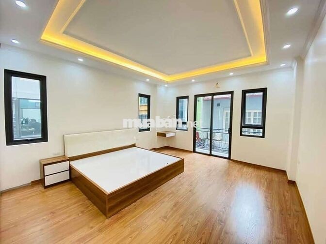 hơn 7 tỷ - TT Cầu Giấy lô góc 2 thoáng 35m2 x 4 tầng dân xây, cực hiếm