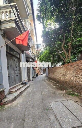 hơn 7 tỷ - TT Cầu Giấy lô góc 2 thoáng 35m2 x 4 tầng dân xây, cực hiếm