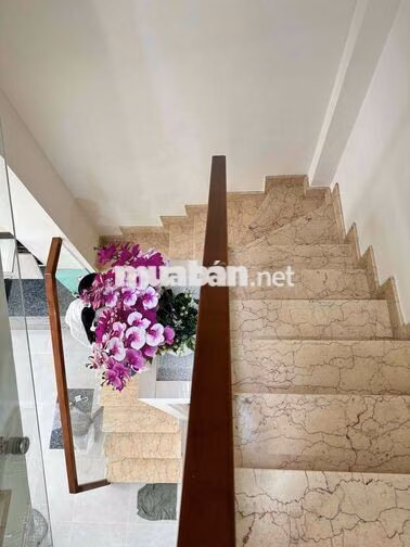 NHÀ NGUYÊN CĂN MẶT TIỀN CHỢ - GẦN CMT8 - 1T2L -  2 PN,3WC - MỚI