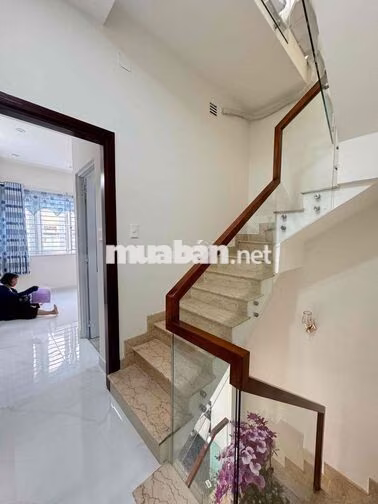 NHÀ NGUYÊN CĂN MẶT TIỀN CHỢ - GẦN CMT8 - 1T2L -  2 PN,3WC - MỚI
