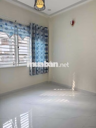 NHÀ NGUYÊN CĂN MẶT TIỀN CHỢ - GẦN CMT8 - 1T2L -  2 PN,3WC - MỚI