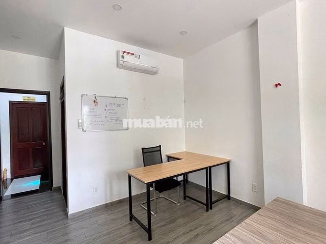 Văn phòng cho thuê cạnh Vinhome Bình Thạnh 500m FULL Nội thất giá tốt
