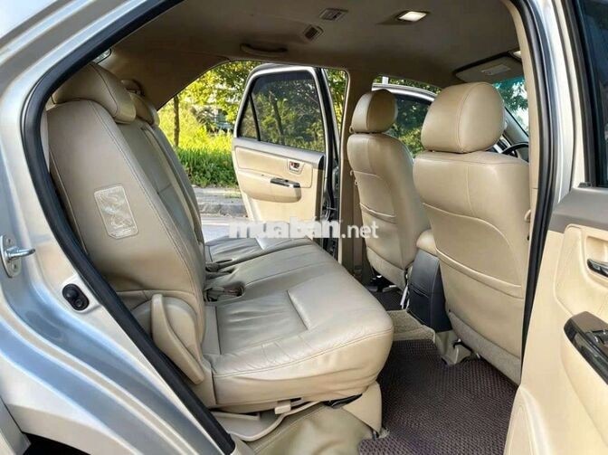 Toyota Fortuner AT 2013 Xăng Bạc Tự động