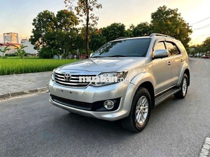 Toyota Fortuner AT 2013 Xăng Bạc Tự động