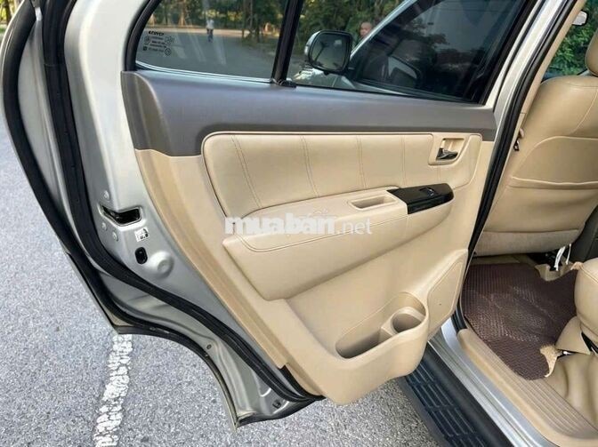 Toyota Fortuner AT 2013 Xăng Bạc Tự động