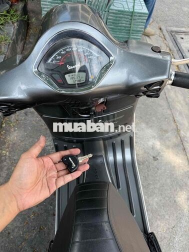 Piaggio Vespa GTS 300 2021 Xám 19000km bstp