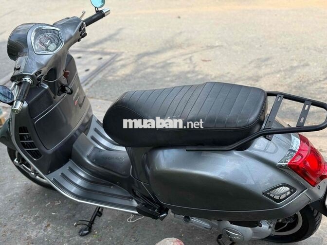 Piaggio Vespa GTS 300 2021 Xám 19000km bstp