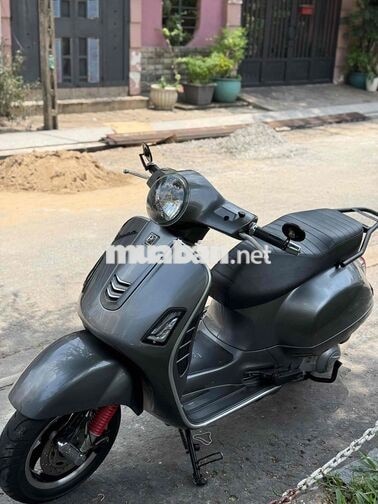 Piaggio Vespa GTS 300 2021 Xám 19000km bstp