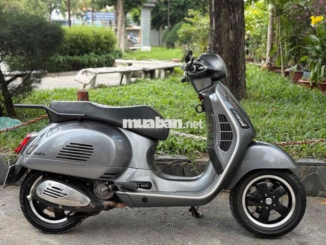 Piaggio Vespa GTS 300 2021 Xám 19000km bstp