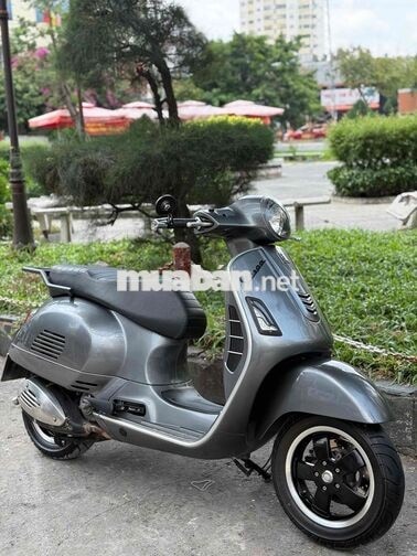 Piaggio Vespa GTS 300 2021 Xám 19000km bstp