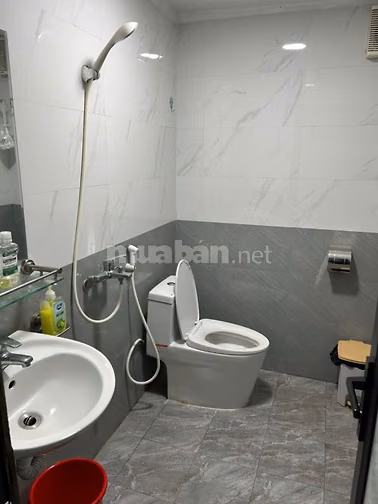Cho thuê nhà đẹp Mặt Phố Tuệ Tĩnh 75m x5 tầng Kinh doanh đa dạng...