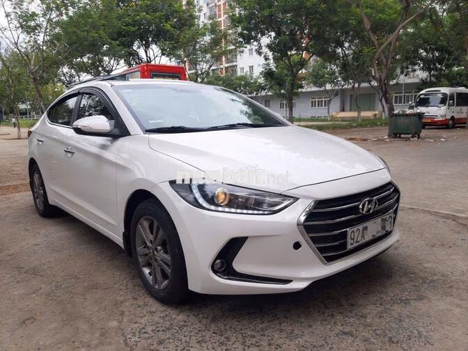 Hyundai Elantra 2018 Trắng Tự động