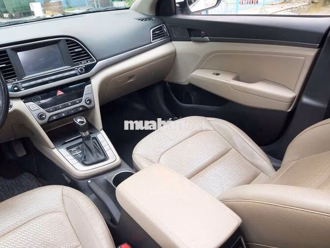 Hyundai Elantra 2018 Trắng Tự động